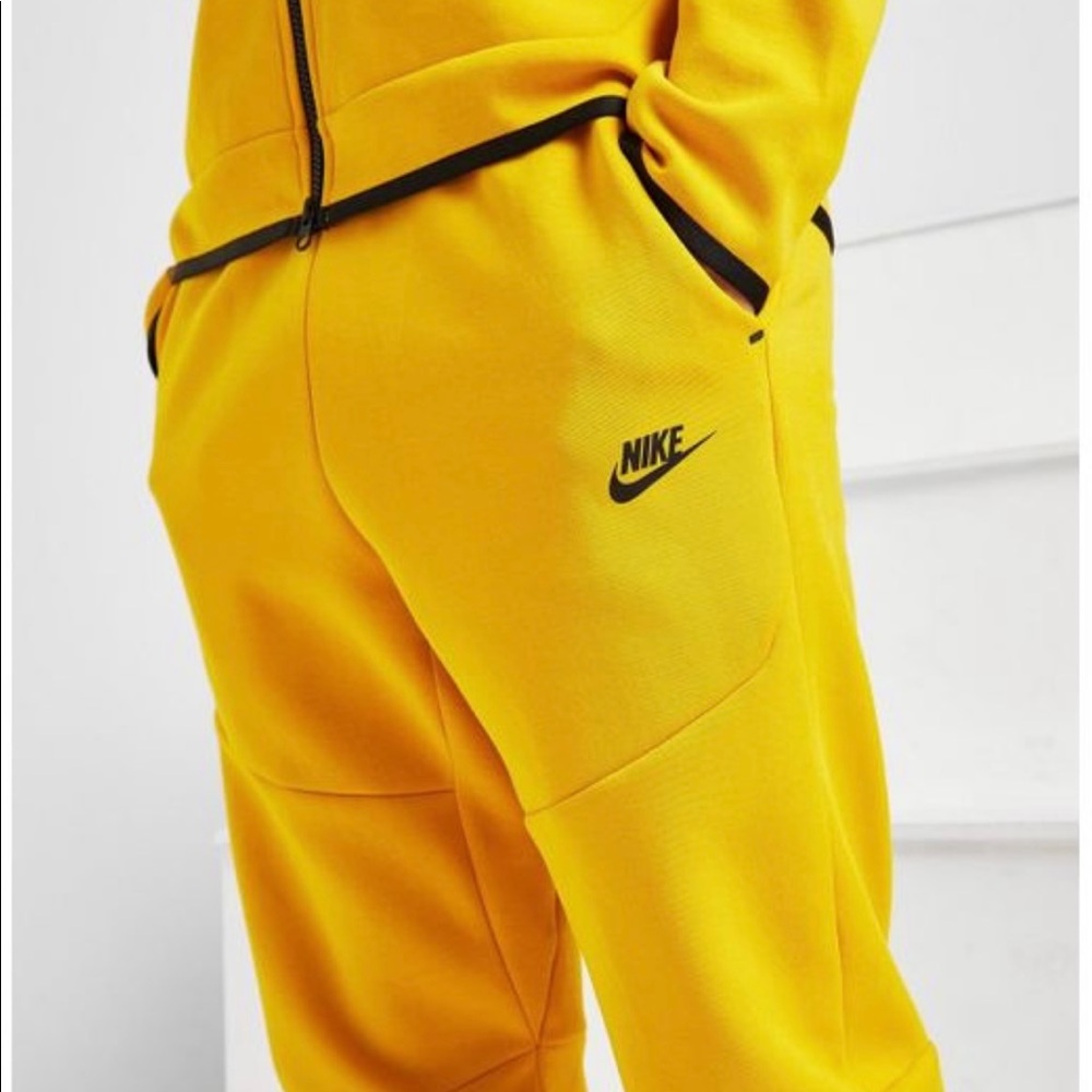 NIKE TECH JOGGERS
